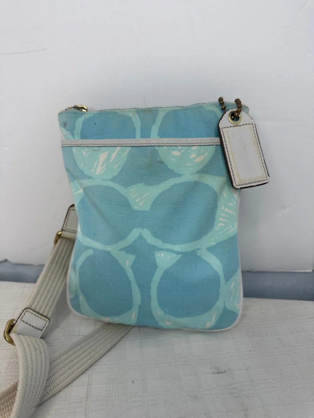 Coach Signature light blue/ Cream Scribble Swing pack Hipster F10801 - Picture 1 of 11
